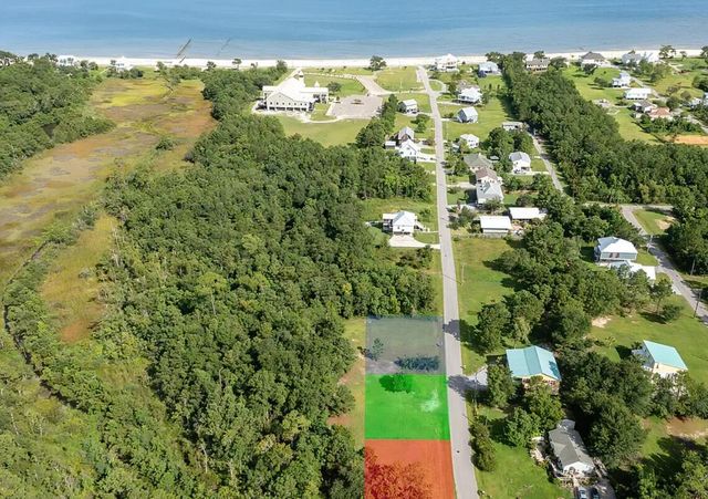 178 Vacation Ln., Waveland, MS 39576