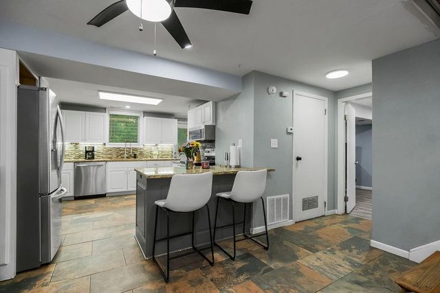 611 N Aztec Place, Independence, MO 64056
