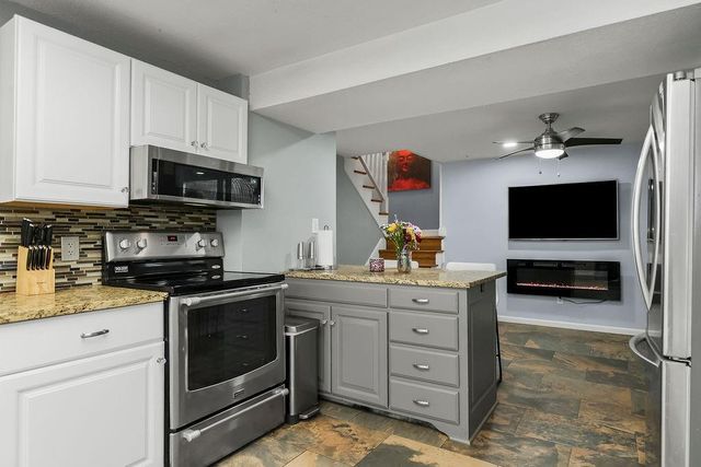 611 N Aztec Place, Independence, MO 64056