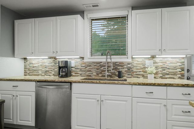611 N Aztec Place, Independence, MO 64056