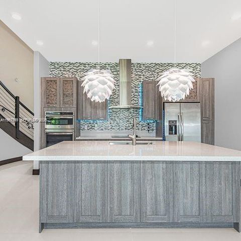 8981 NW 154th Ter 8981, Miami Lakes, FL 33018