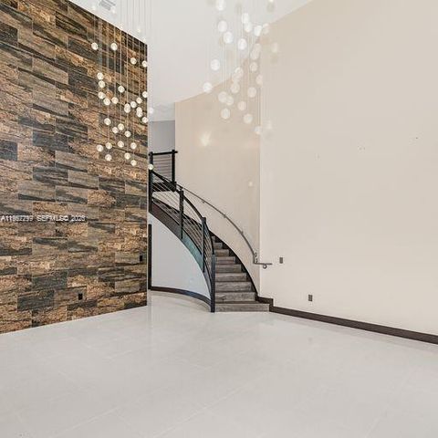 8981 NW 154th Ter 8981, Miami Lakes, FL 33018