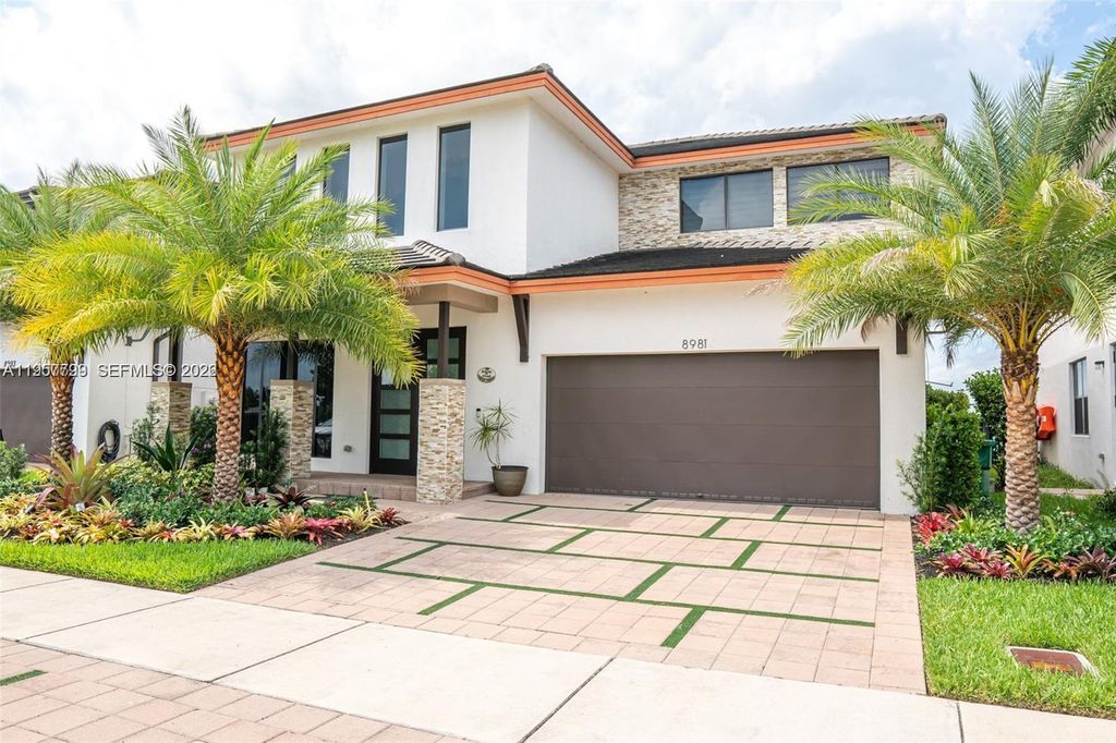 8981 NW 154th Ter 8981, Miami Lakes, FL 33018