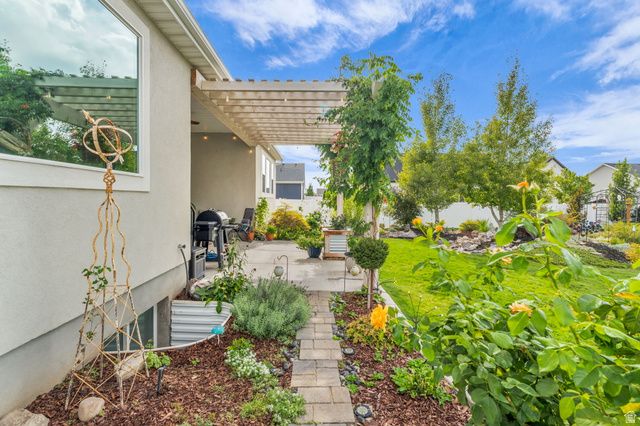 2454 W JACKSON ST, Mapleton, UT 84664