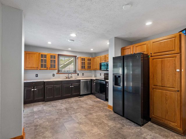 210 11th Ave, Huntington, WV 25701
