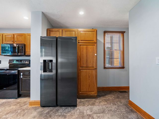 210 11th Ave, Huntington, WV 25701