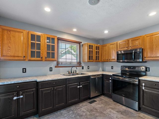 210 11th Ave, Huntington, WV 25701