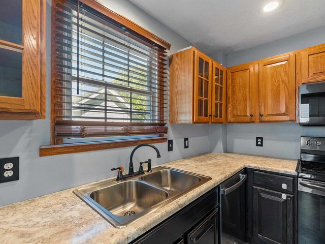210 11th Ave, Huntington, WV 25701