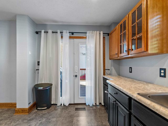 210 11th Ave, Huntington, WV 25701