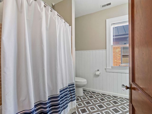 210 11th Ave, Huntington, WV 25701