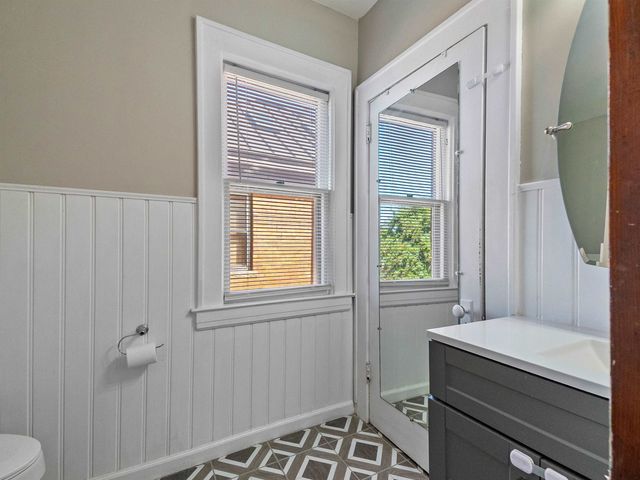 210 11th Ave, Huntington, WV 25701