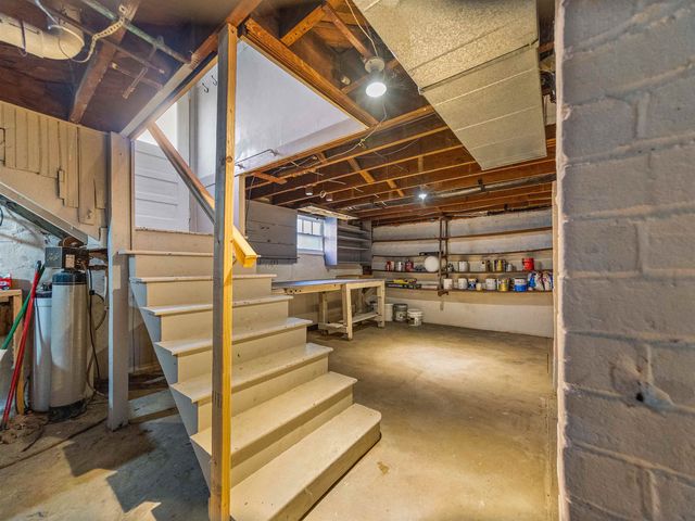 210 11th Ave, Huntington, WV 25701