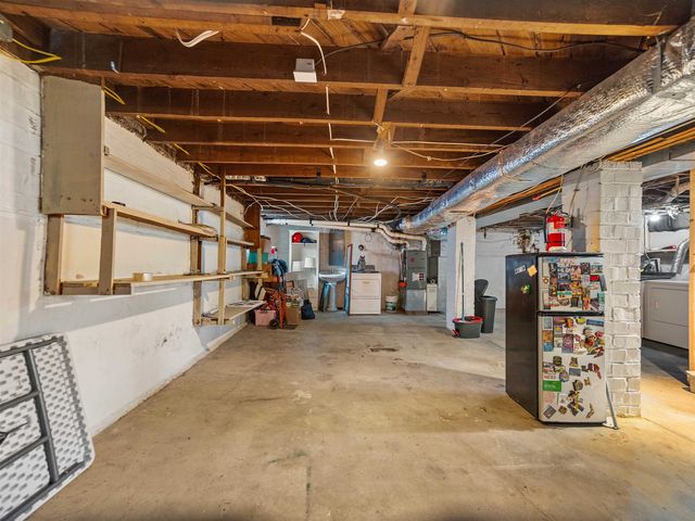 210 11th Ave, Huntington, WV 25701