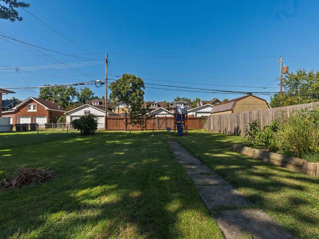 210 11th Ave, Huntington, WV 25701