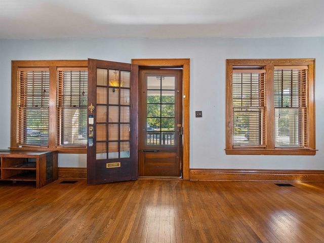 210 11th Ave, Huntington, WV 25701