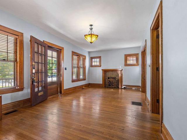 210 11th Ave, Huntington, WV 25701