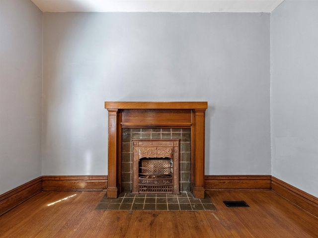 210 11th Ave, Huntington, WV 25701