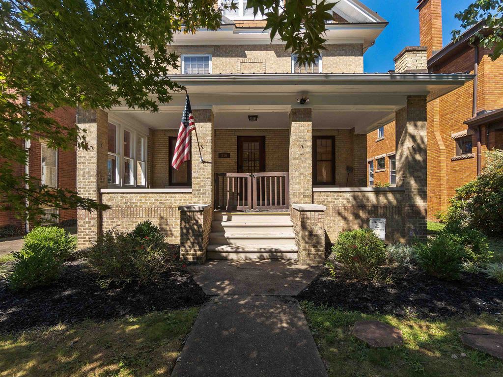 210 11th Ave, Huntington, WV 25701