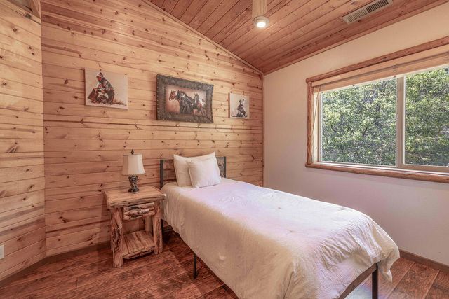 385 Sunrise Way, Big Bear, CA 92315