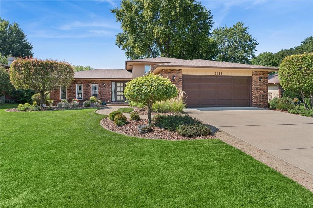 1111 Rushwood Avenue, Shorewood, IL 60404 — exterior