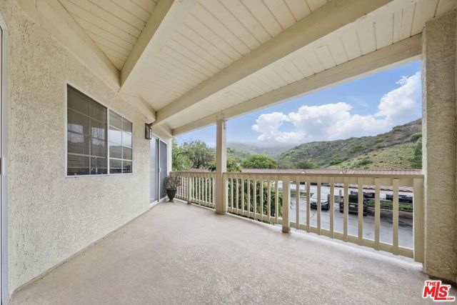 5744 Oak Bend Lane 306, Oak Park, CA 91377