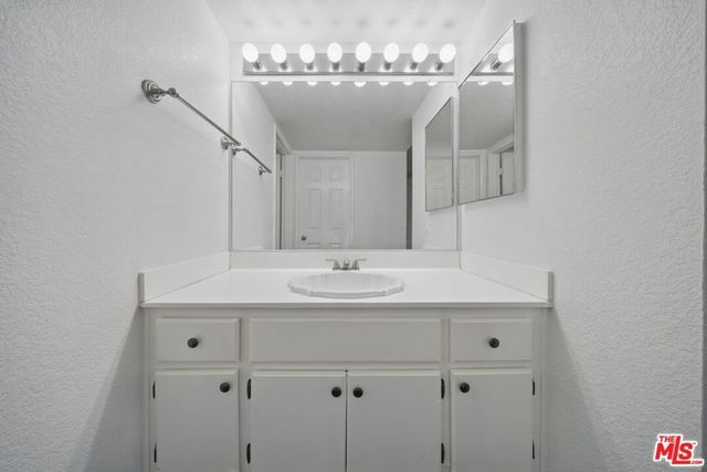 5744 Oak Bend Lane 306, Oak Park, CA 91377