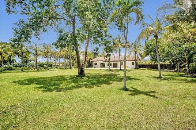 11460 SW 1st Ct, Plantation, FL 33325