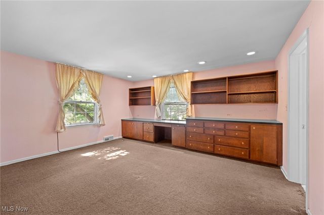 16 Lyman Circle, Shaker Heights, OH 44122