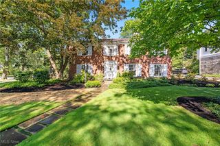 16 Lyman Circle, Shaker Heights, OH 44122