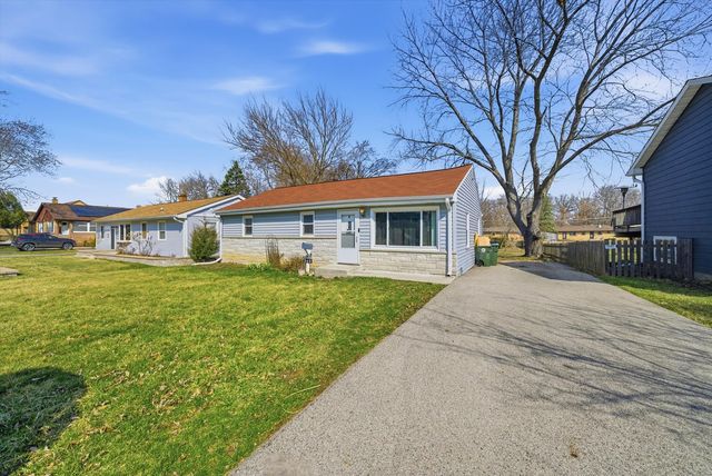 349 Woodland Drive, Grayslake, IL 60030