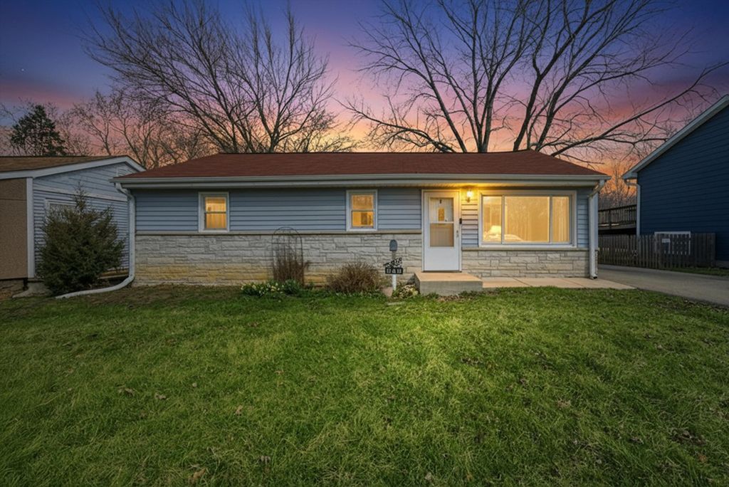 349 Woodland Drive, Grayslake, IL 60030