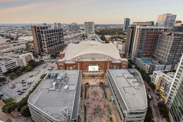 2430 Victory Park Lane 2509, Dallas, TX 75219