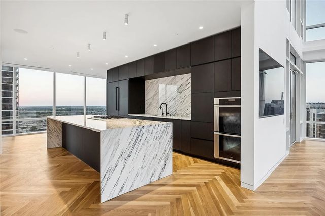 2430 Victory Park Lane 2509, Dallas, TX 75219