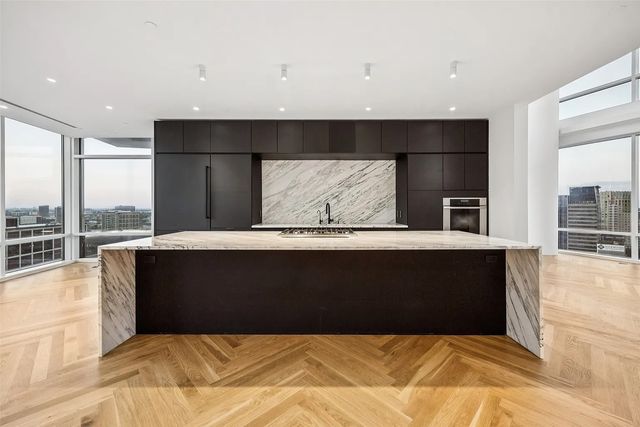2430 Victory Park Lane 2509, Dallas, TX 75219