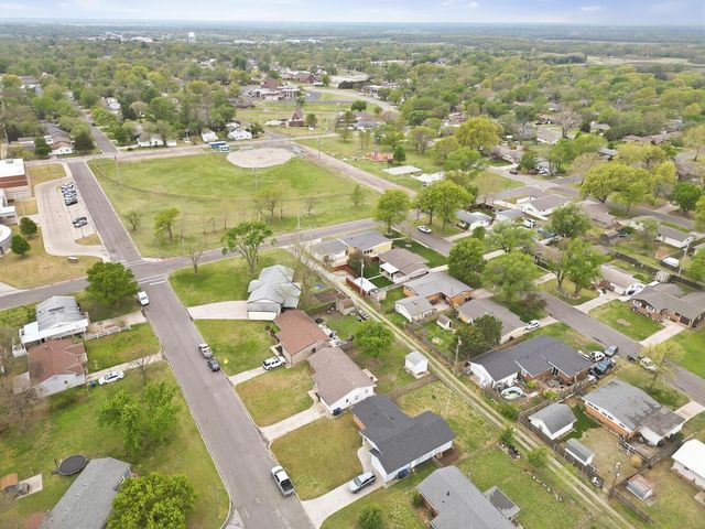 1913 Cron St, Augusta, KS 67010