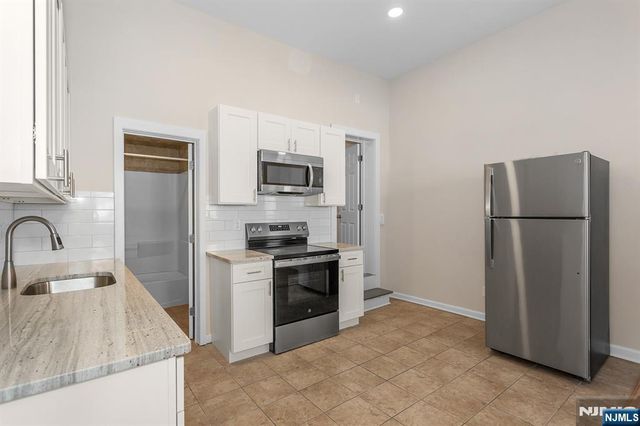 129 Main Street 3, Bloomingdale, NJ 07403