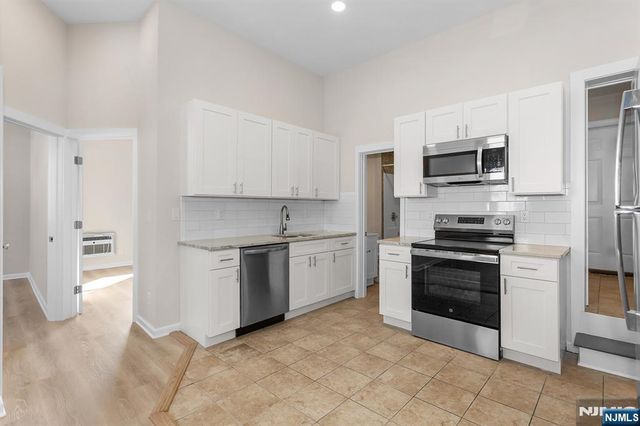 129 Main Street 3, Bloomingdale, NJ 07403