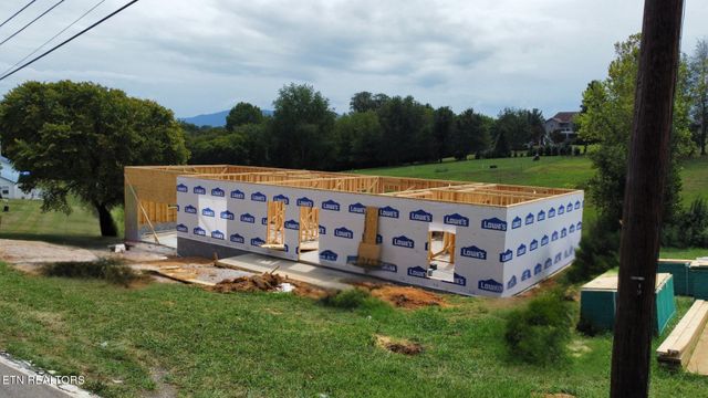 4066 Sevierville Rd, Maryville, TN 37804