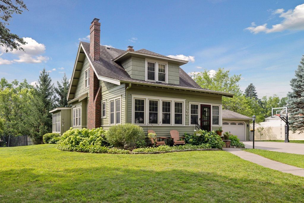 2608 18th Avenue E, North Saint Paul, MN 55109