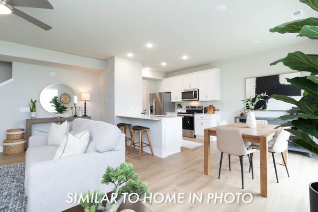 6937 Poppy Court, Johnston, IA 50131