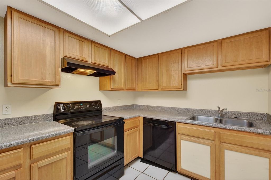 Image 19 of property listing at Address unavailable.