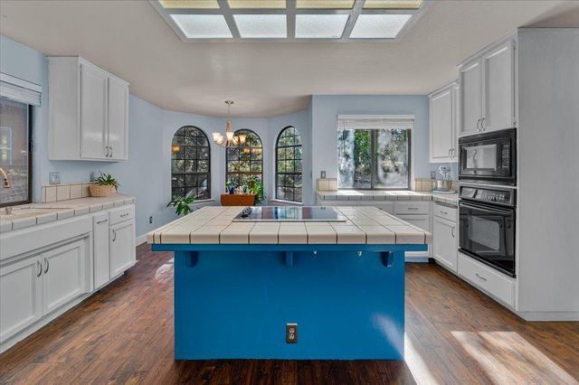 13730 Strawberry Cir, Penn Valley, CA 95946