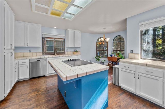 13730 Strawberry Cir, Penn Valley, CA 95946