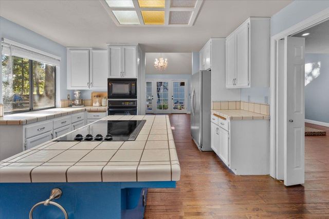 13730 Strawberry Cir, Penn Valley, CA 95946