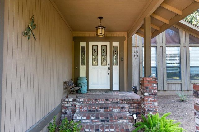 13730 Strawberry Cir, Penn Valley, CA 95946