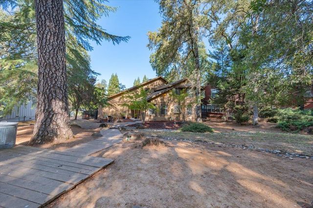 13730 Strawberry Cir, Penn Valley, CA 95946