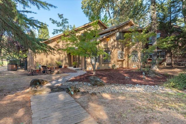 13730 Strawberry Cir, Penn Valley, CA 95946