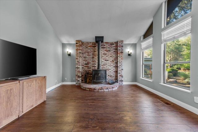 13730 Strawberry Cir, Penn Valley, CA 95946