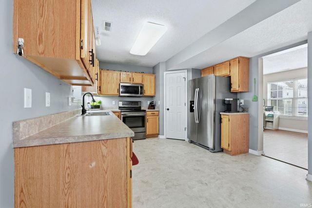 4318 Castle Rock Drive, New Haven, IN 46774