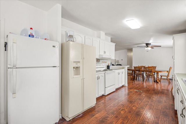 5821 Parkside Court, Granbury, TX 76048